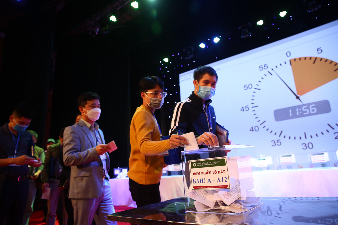 Đấu giá quyền sử dụng đất tại Hà Nội. Ảnh: Như Ý Đấu giá quyền sử dụng đất tại Hà Nội. Ảnh: Như Ý