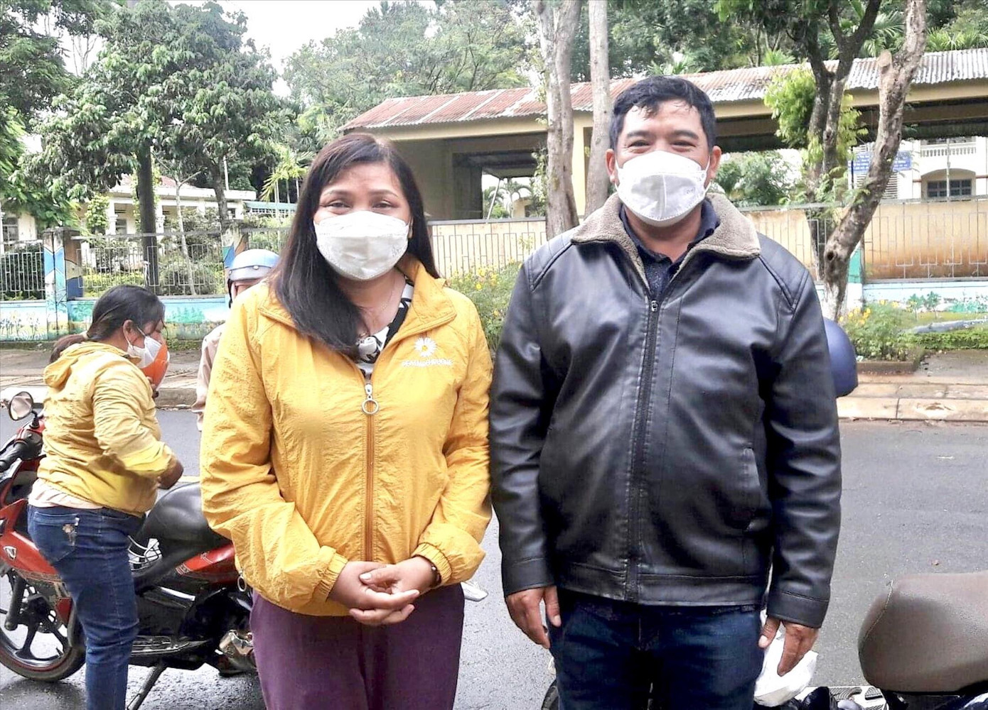 Vợ chồng anh Rơ Châm Hin và chị Rơ Lan Hoá Vợ chồng anh Rơ Châm Hin và chị Rơ Lan Hoá