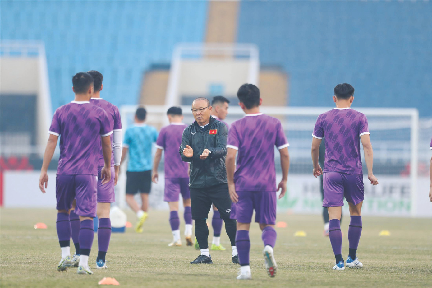 Đội tuyển Việt Nam trong buổi tập chiều 26/12 để chuẩn bị cho cuộc đối đầu Malaysia. Ảnh: Như Ý Đội tuyển Việt Nam trong buổi tập chiều 26/12 để chuẩn bị cho cuộc đối đầu Malaysia. Ảnh: Như Ý