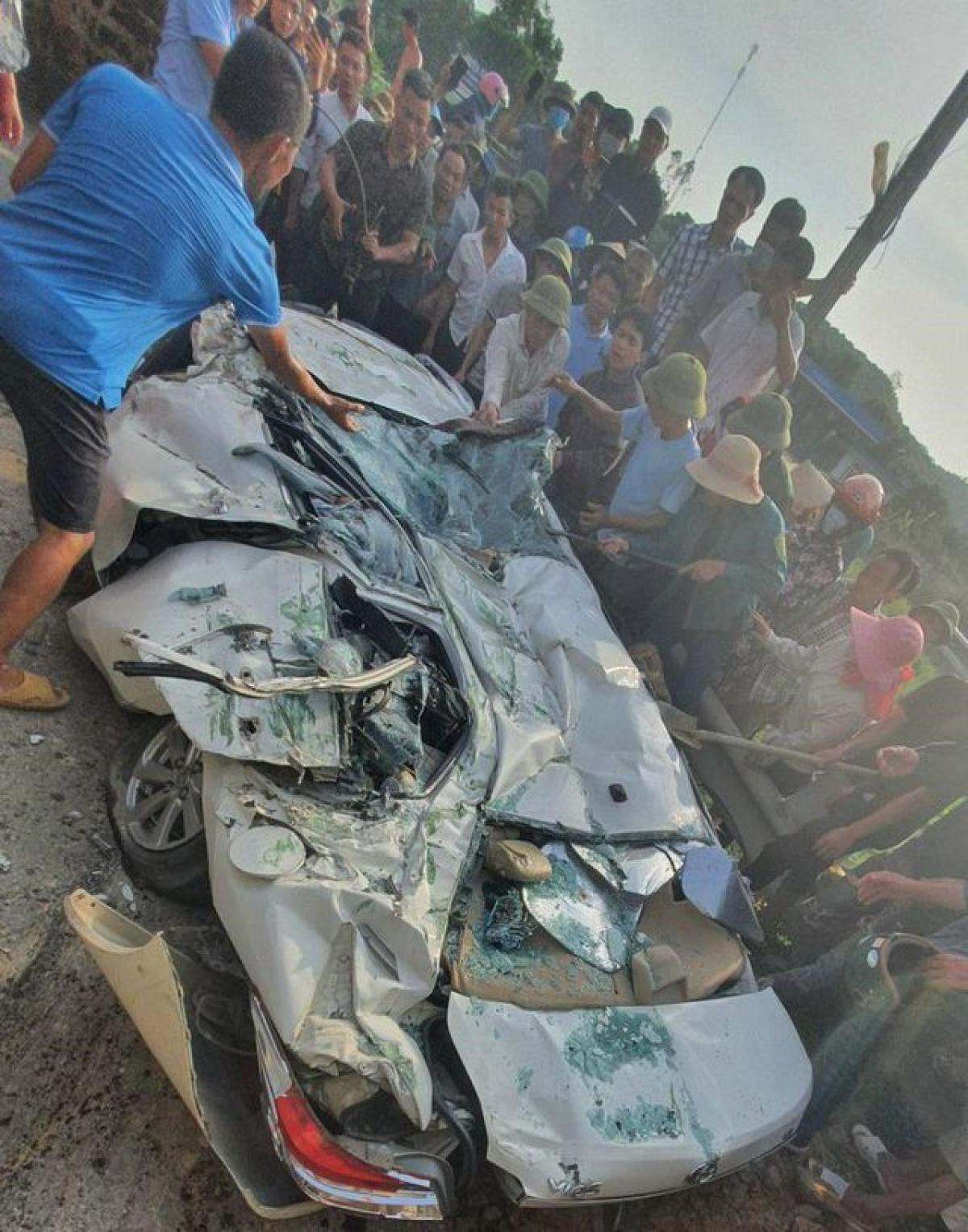 Vụ tai nạn khiến 3 người chết ở Hòa Bình