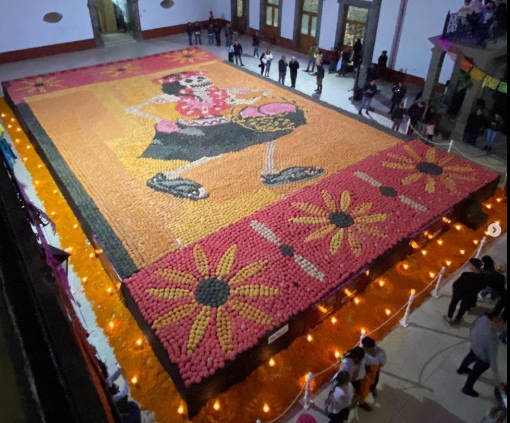 Bức tranh làm từ hơn 20,000 ổ bánh mì