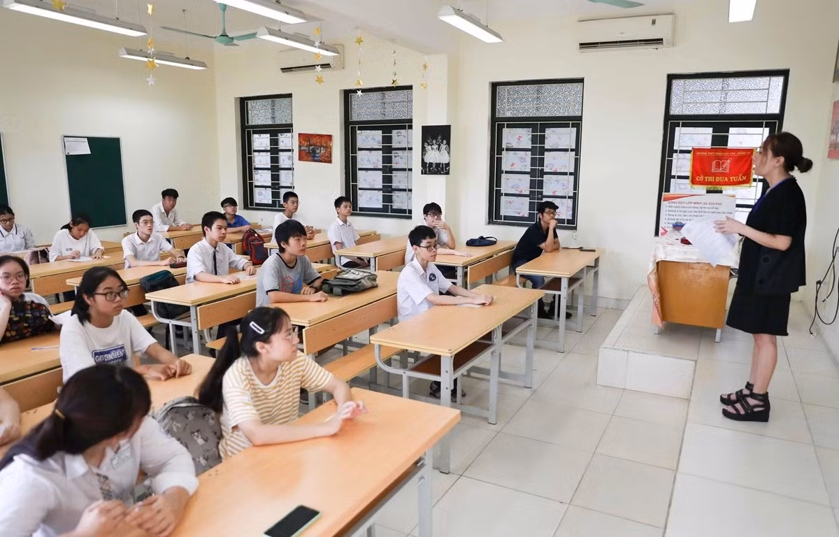 Nhiều trường thông báo học sinh mua đồng phục trên tinh thần tự nguyện. Ảnh minh họa: TTXVN