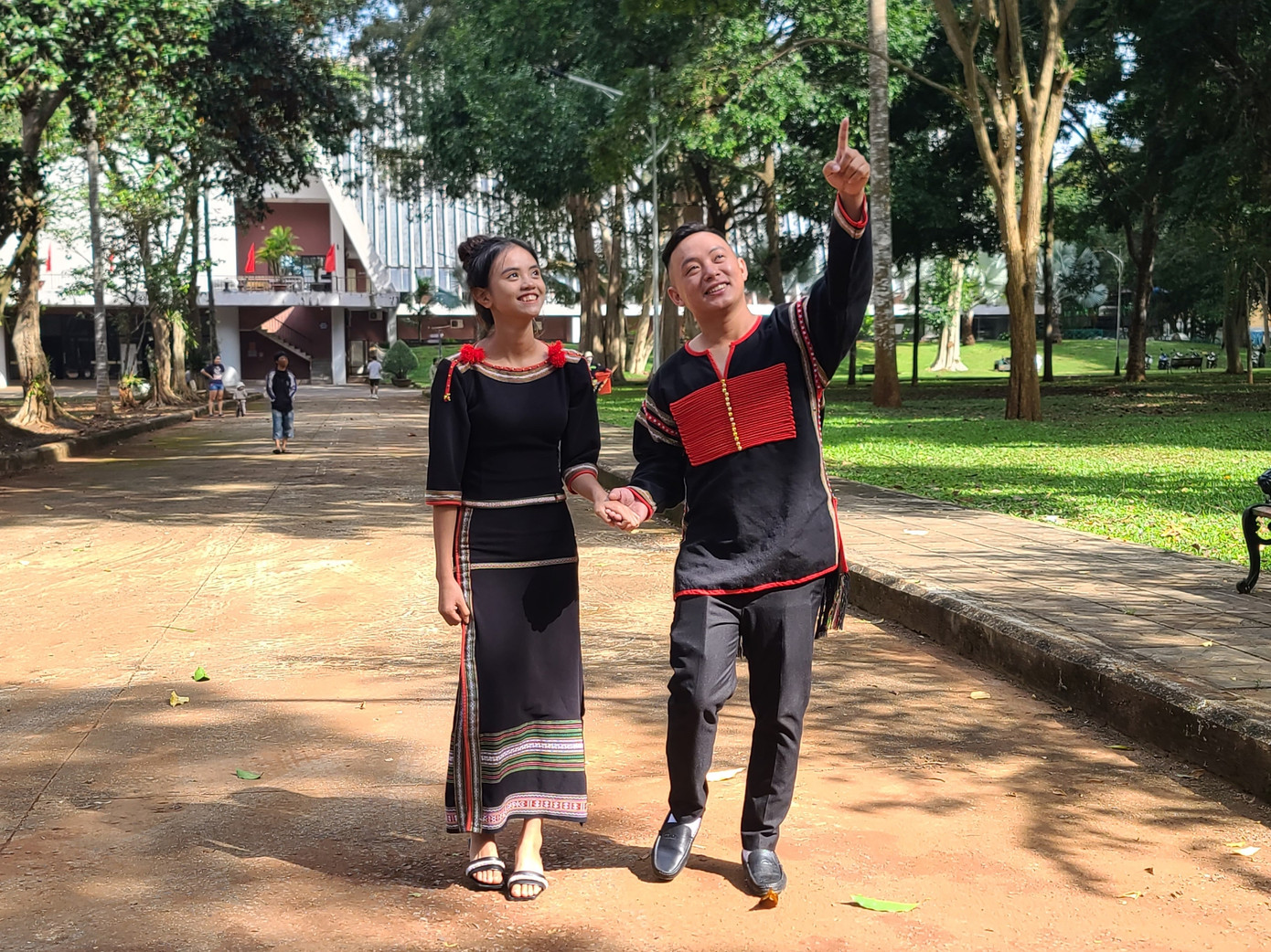 Đôi vợ chồng trẻ trong ngày vui Đôi vợ chồng trẻ trong ngày vui