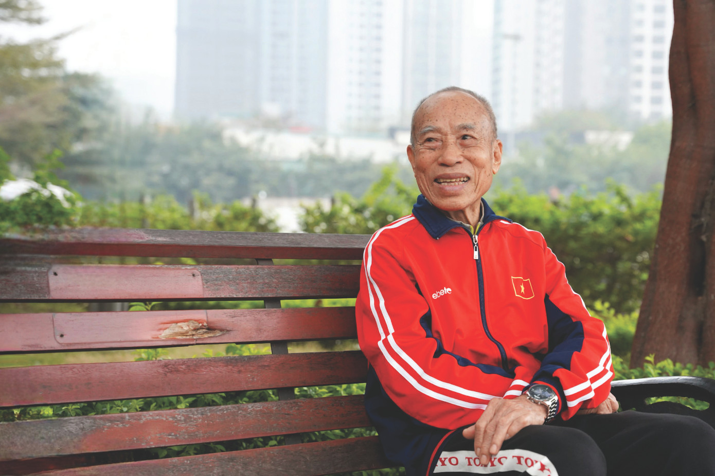 Cụ Bùi Lương, huyền thoại điền kinh Việt Nam và Tiền Phong Marathon. Cụ Bùi Lương, huyền thoại điền kinh Việt Nam và Tiền Phong Marathon.