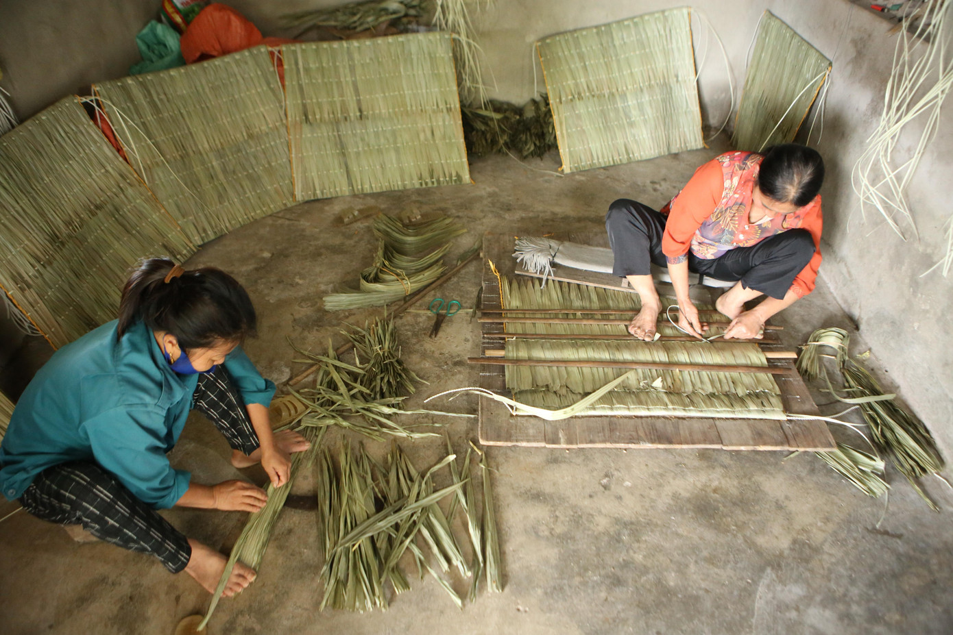 Nghề chằm áo tơi truyền thống tại Hà Tĩnh