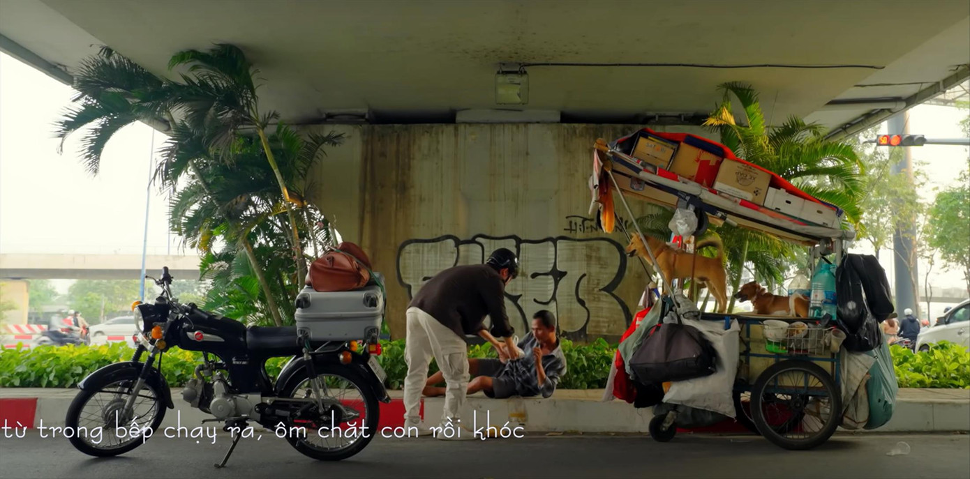 Cảnh quay thực tế trong MV Mừng con về nhà của Vương Anh Tú