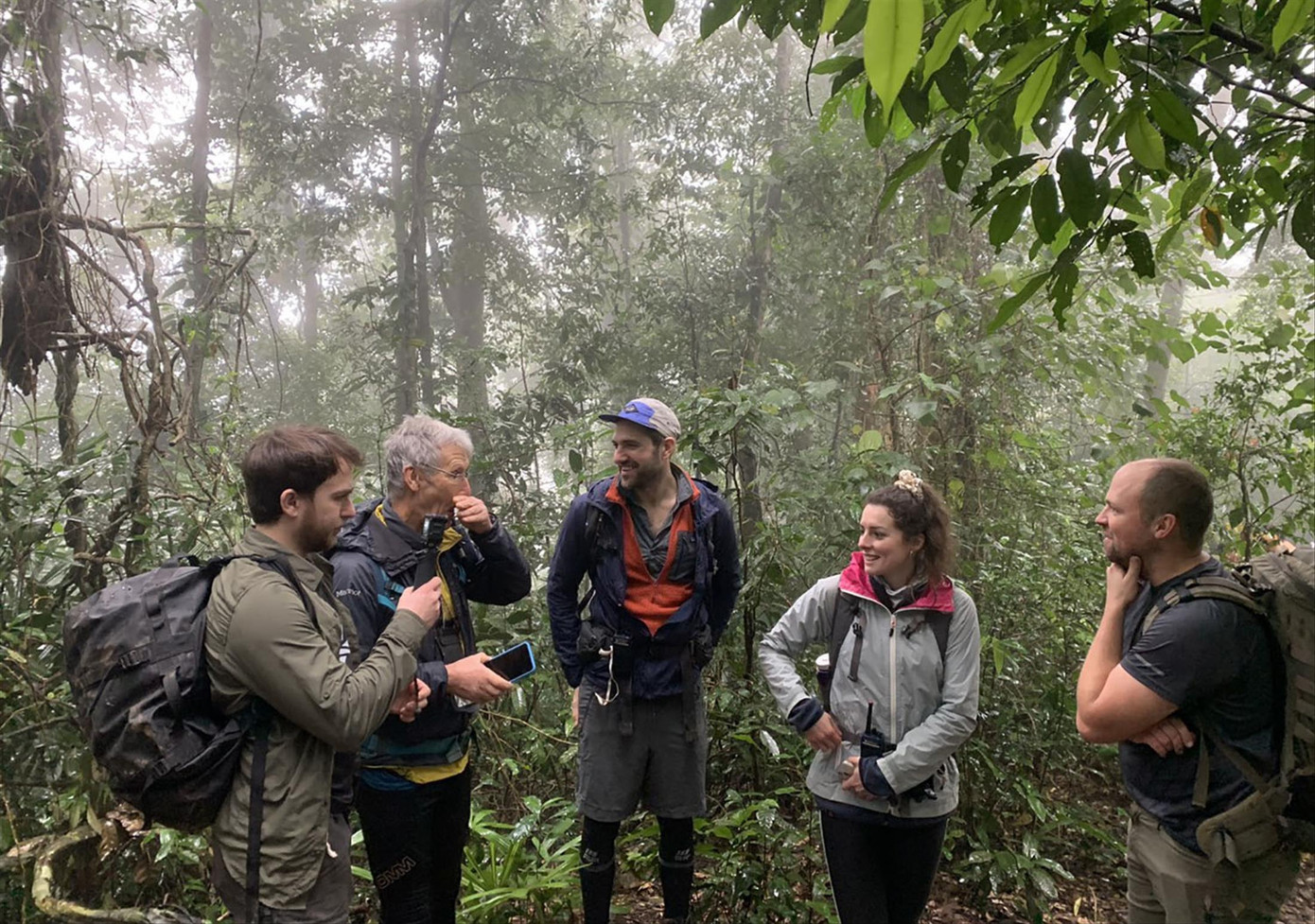 Ðoàn làm phim BBC trong rừng Phong Nha - Kẻ Bàng