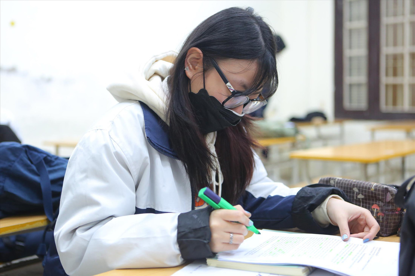 Quyết tâm trở lại trường học chưa lâu, nhiều nơi đã phải chuyển học trực tuyến vì gia tăng F0. Ảnh: Trọng Tài Quyết tâm trở lại trường học chưa lâu, nhiều nơi đã phải chuyển học trực tuyến vì gia tăng F0. Ảnh: Trọng Tài