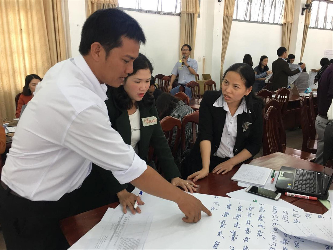 Giáo viên tỉnh Lâm Đồng tập huấn chương trình sách giáo khoa mới. Ảnh: Nghiêm Huê Giáo viên tỉnh Lâm Đồng tập huấn chương trình sách giáo khoa mới. Ảnh: Nghiêm Huê