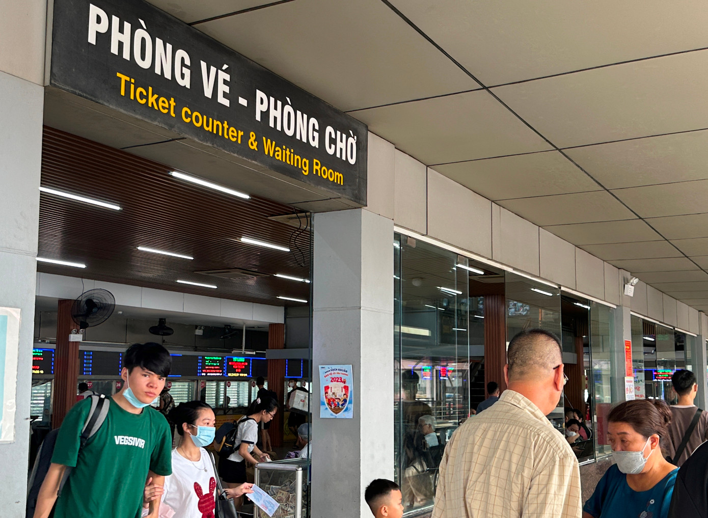 Phòng chờ, cổng ra vào được tổ chức lại, việc này giúp khách ra vào bến yên tâm, thoải mái hơn Phòng chờ, cổng ra vào được tổ chức lại, việc này giúp khách ra vào bến yên tâm, thoải mái hơn