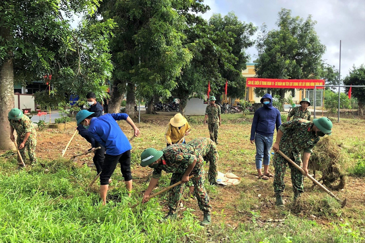 ÐVTN Trung đoàn 19, Sư đoàn 968 (Quân khu 4) và đơn vị kết nghĩa giúp địa phương xây dựng nông thôn mới ÐVTN Trung đoàn 19, Sư đoàn 968 (Quân khu 4) và đơn vị kết nghĩa giúp địa phương xây dựng nông thôn mới