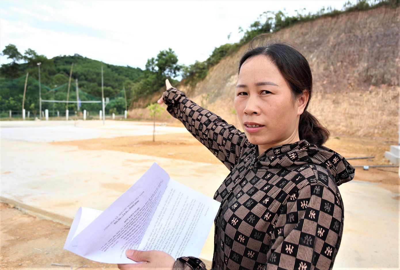 Người dân phản đối việc triển khai xây dựng Dự án công viên Vĩnh hằng trên địa bàn Người dân phản đối việc triển khai xây dựng Dự án công viên Vĩnh hằng trên địa bàn