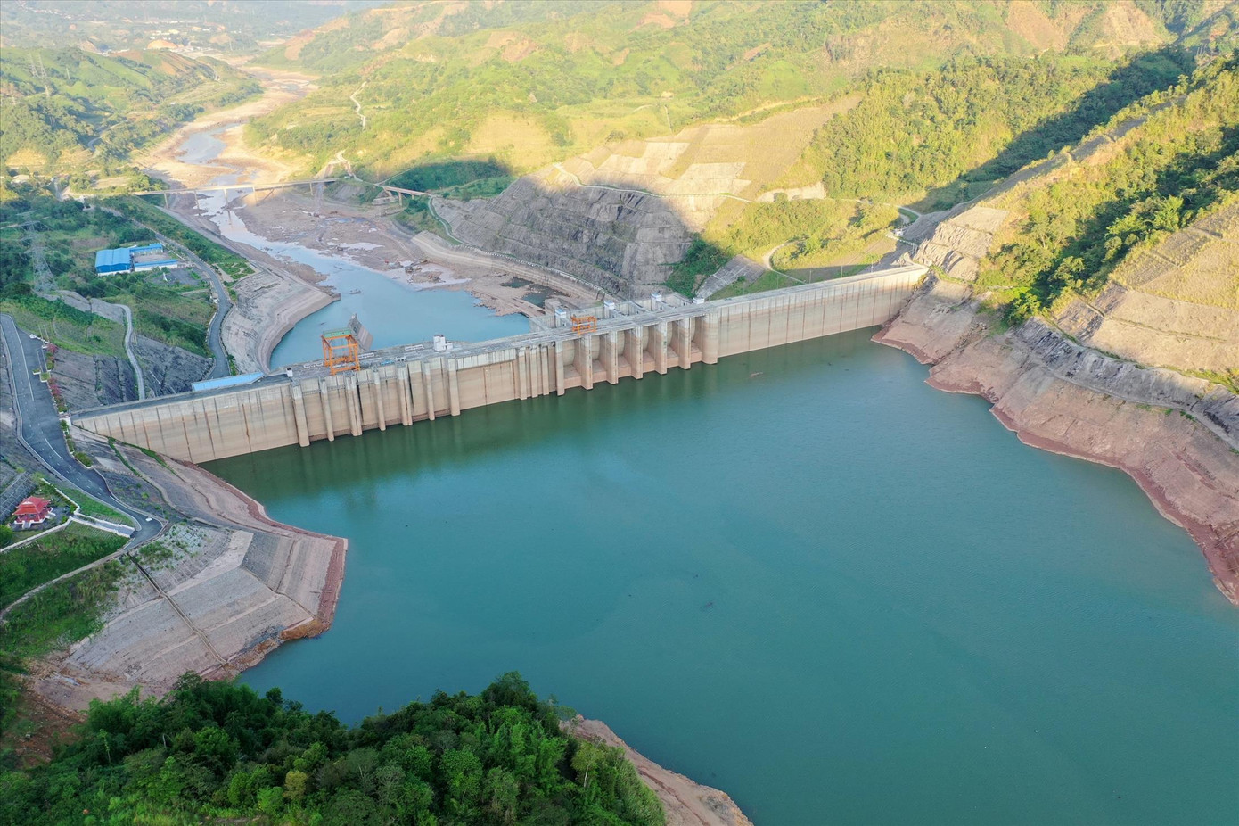Nhiều thủy điện VVN đang thừa nước. Ảnh: KNB