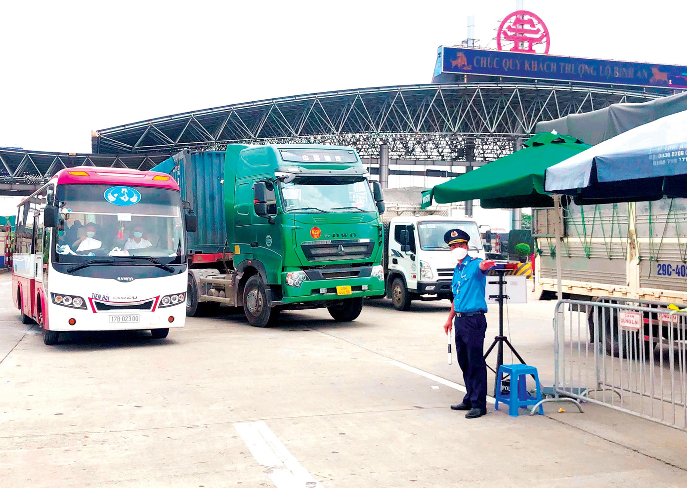 TTGT Hà Nội làm việc tại chốt cao tốc Pháp Vân - Cầu Giẽ để đảm bảo trật tự an toàn giao thông và lưu thông “luồng xanh” Quốc gia TTGT Hà Nội làm việc tại chốt cao tốc Pháp Vân - Cầu Giẽ để đảm bảo trật tự an toàn giao thông và lưu thông “luồng xanh” Quốc gia