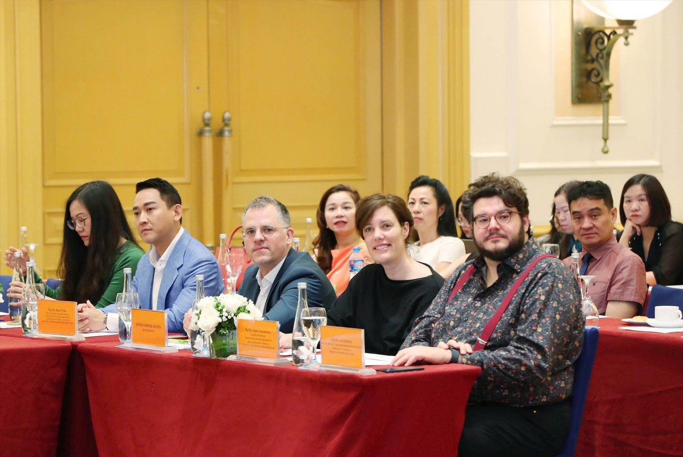 Các đại biểu trong và ngoài nước tham dự HANIFF. Ảnh: Huấn Trần