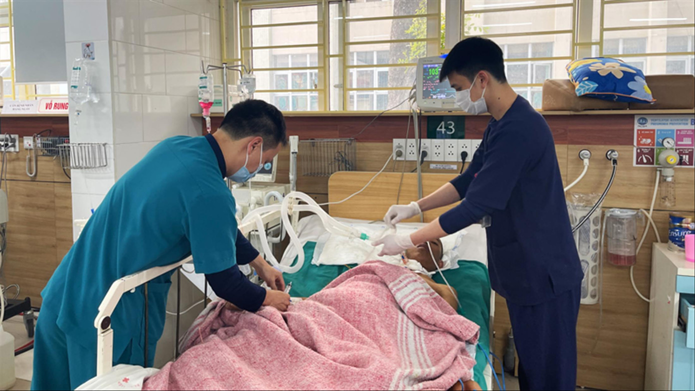 Chăm sóc bệnh nhân ngộ độc rượu tại Bệnh viện Bạch Mai