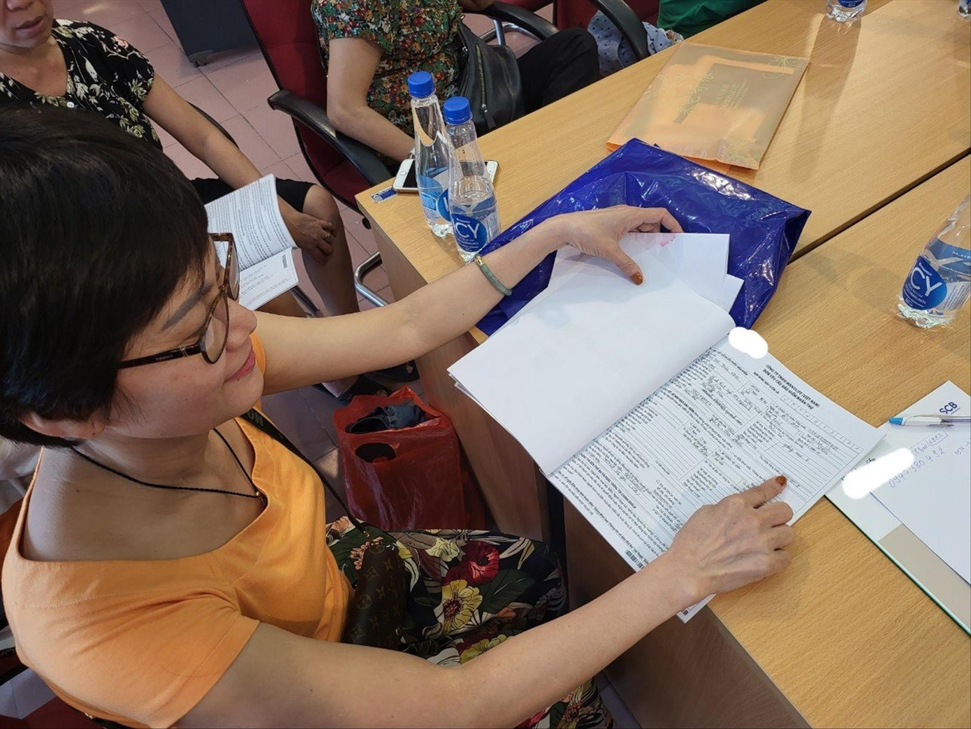 Khách hàng hủy hợp đồng bảo hiểm, chấp nhận mất tiền vì mất niềm tin. Khách hàng hủy hợp đồng bảo hiểm, chấp nhận mất tiền vì mất niềm tin.