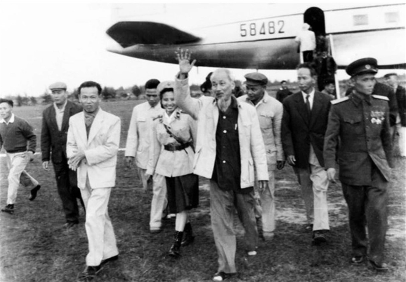 Hình ảnh Bác Hồ về thăm quê lần thứ 2 (Ảnh tư liệu)