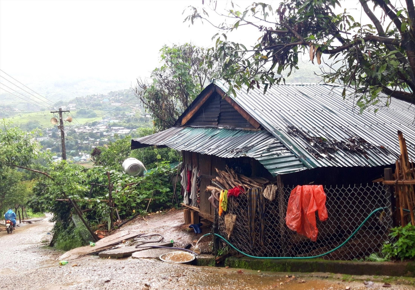 Căn nhà tạm bợ của chị Y Lem Căn nhà tạm bợ của chị Y Lem