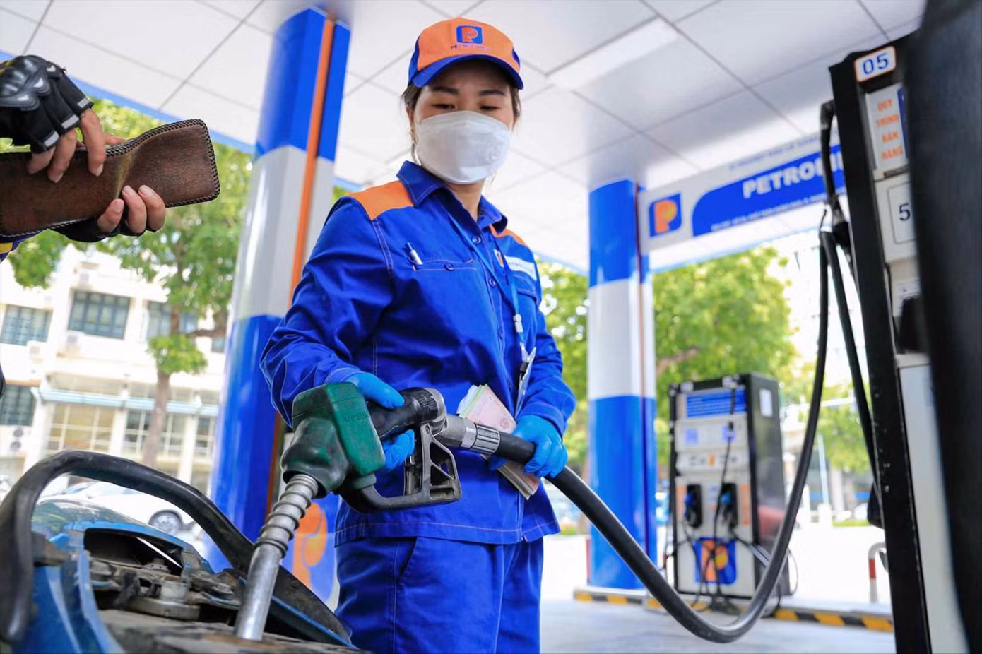 Theo các chuyên gia, việc có sàn giao dịch sẽ giúp thị trường xăng dầu minh bạch hơn. Ảnh: Như Ý