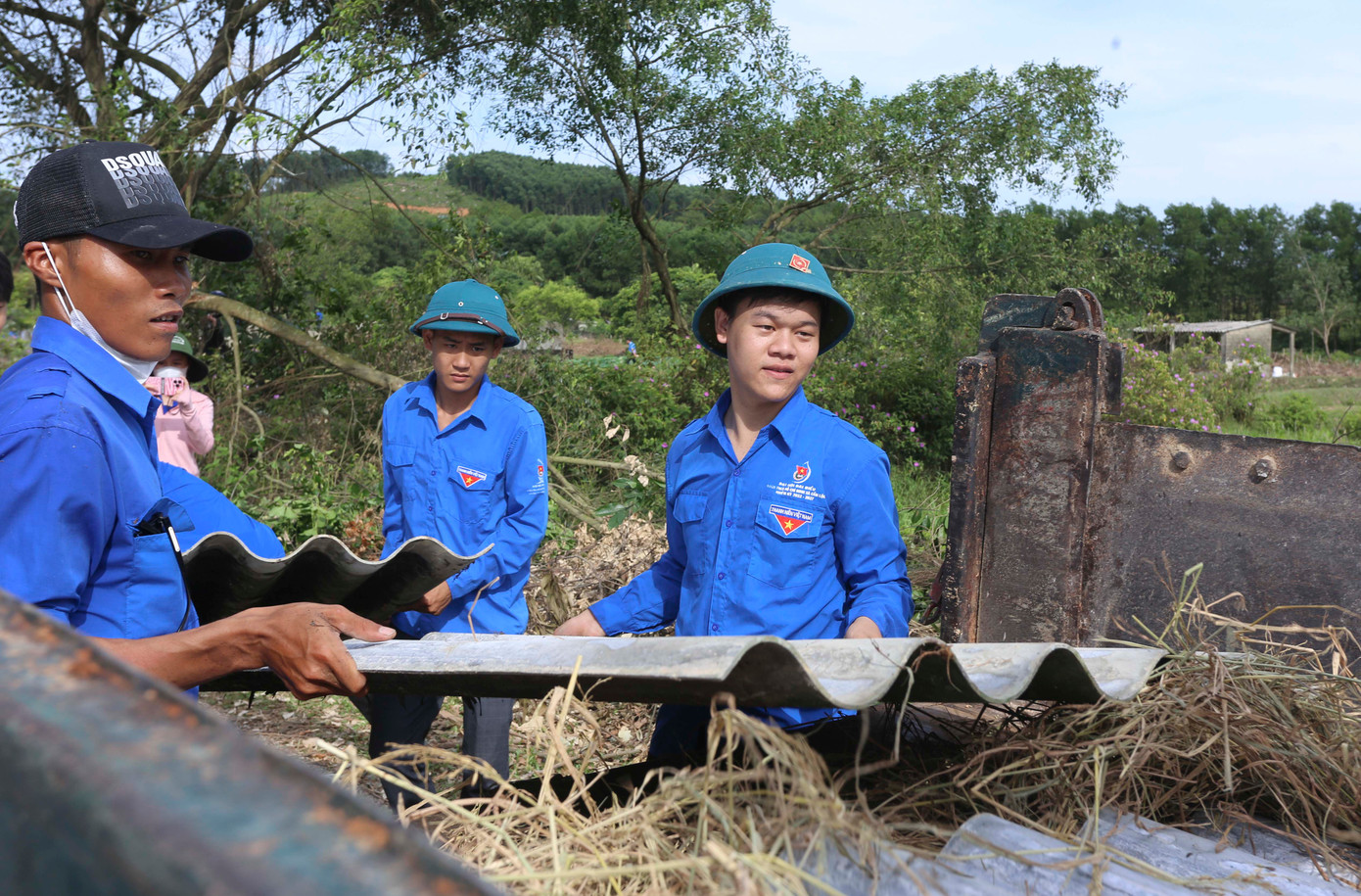 Lực lượng thanh niên xung kích hỗ trợ giải phóng hành lang Lực lượng thanh niên xung kích hỗ trợ giải phóng hành lang