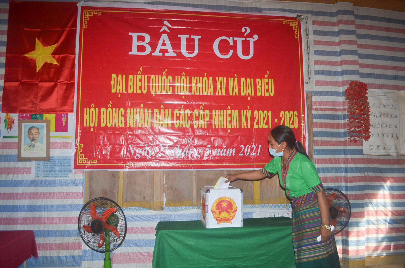 Cử tri miền núi Nghệ An đi bầu cử sớm