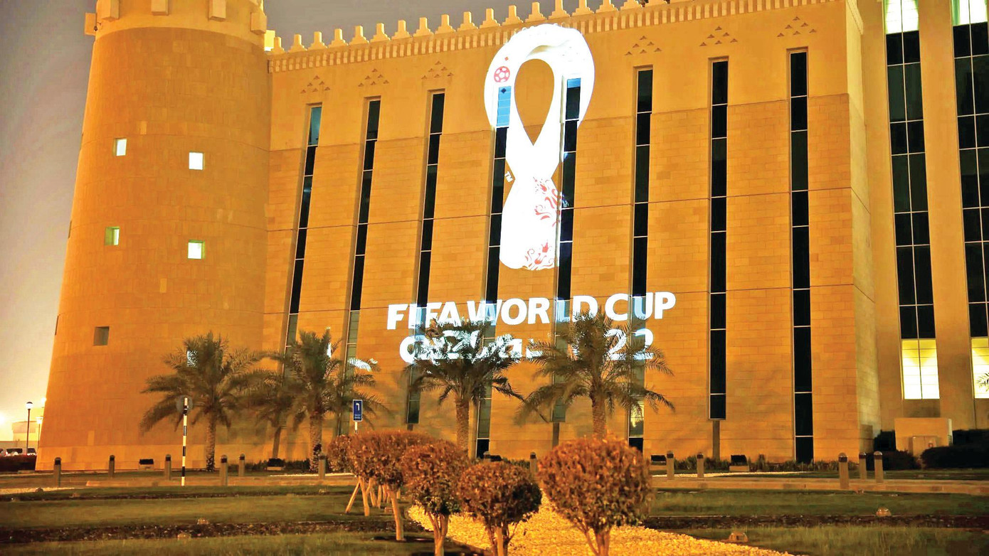 Logo chính thức của World Cup 2022 lấy cảm hứng từ chiếc khăn Ả Rập và cồn cát sa mạc. Ảnh: Mirror Logo chính thức của World Cup 2022 lấy cảm hứng từ chiếc khăn Ả Rập và cồn cát sa mạc. Ảnh: Mirror