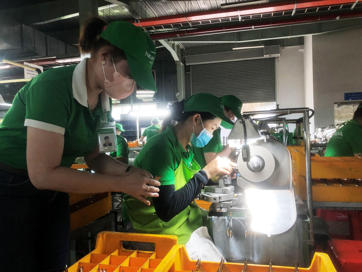 Doanh nghiệp gặp khó khi tuyển thêm lao động cho mùa sản xuất cuối năm. Ảnh: U.P