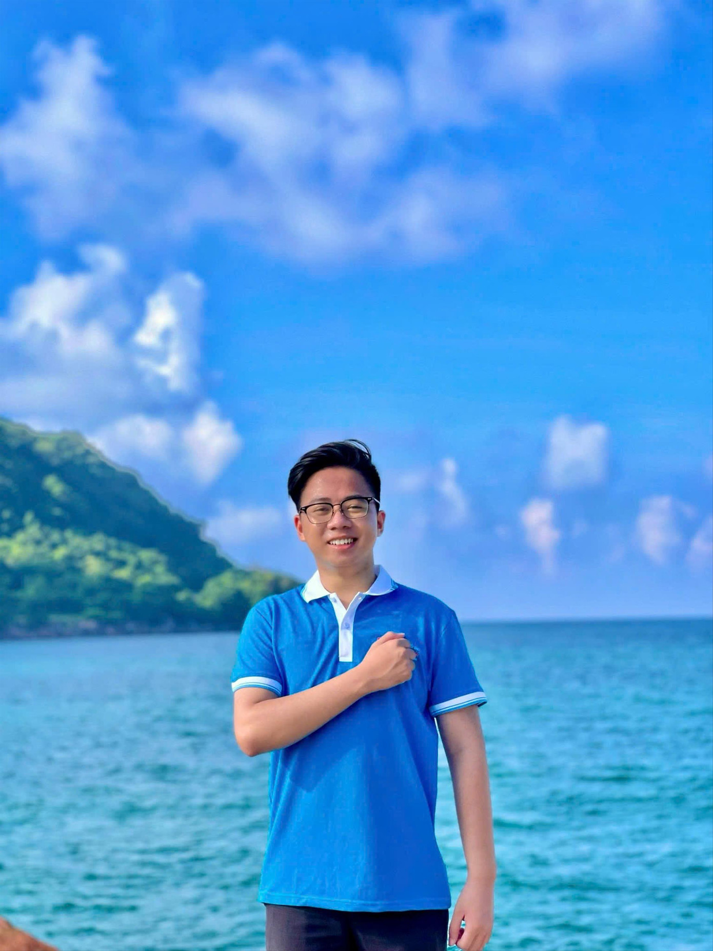 Bạn Phạm Quang Việt Hoàng Bạn Phạm Quang Việt Hoàng