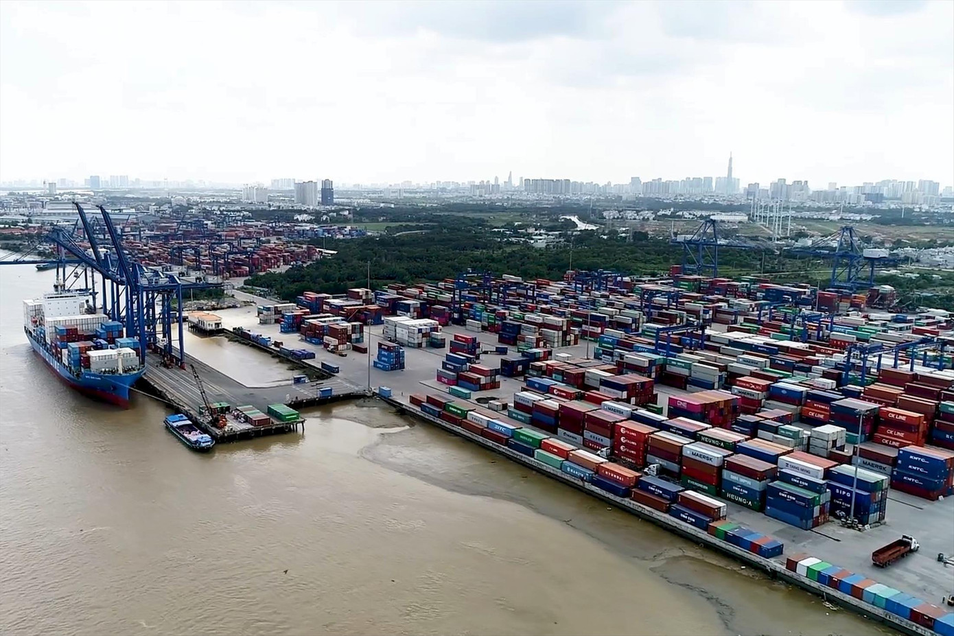 Đến năm 2025, phí hạ tầng cảng biển tại TPHCM dự kiến sẽ thu được 16.000 tỷ đồng. Ảnh: Ngô Bình