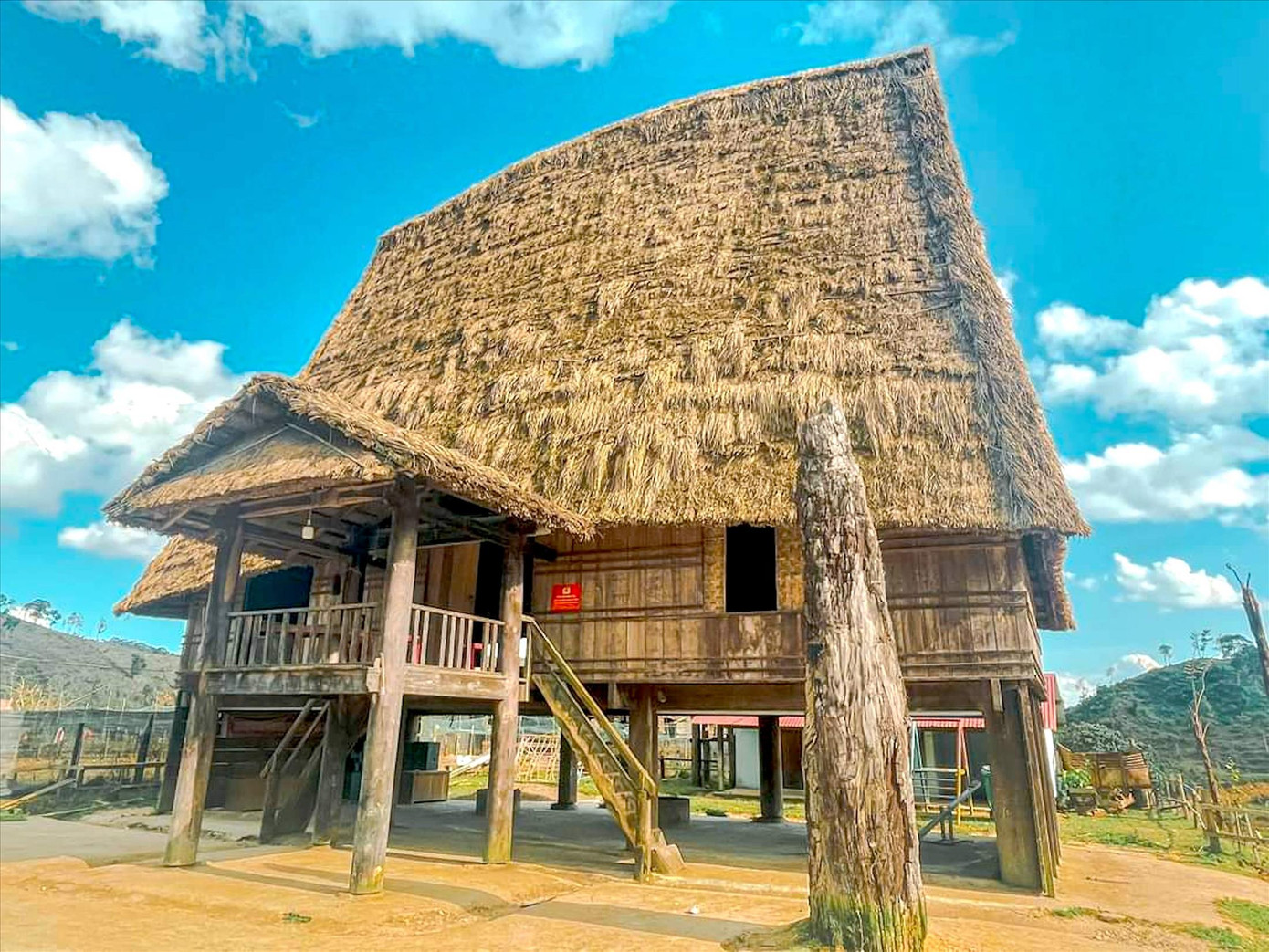 Một căn nhà rông truyền thống ở huyện Kon Plông Một căn nhà rông truyền thống ở huyện Kon Plông