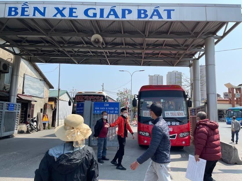 Doanh nghiệp vận tải ô tô gặp nhiều khó khăn sau dịch COVID-19. Ảnh: Như Ý