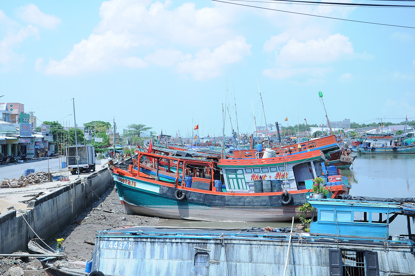 Khu neo đậu Cảng cá Định An quá chật chội. Ảnh: Cảnh Kỳ Khu neo đậu Cảng cá Định An quá chật chội. Ảnh: Cảnh Kỳ