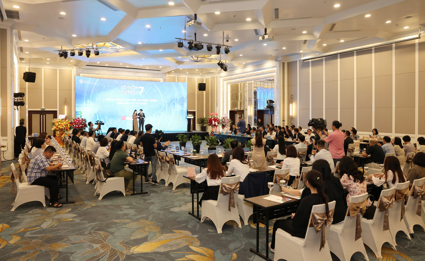 Chương trình đối thoại tháng 7 do CLB Nhà báo chứng khoán tổ chức