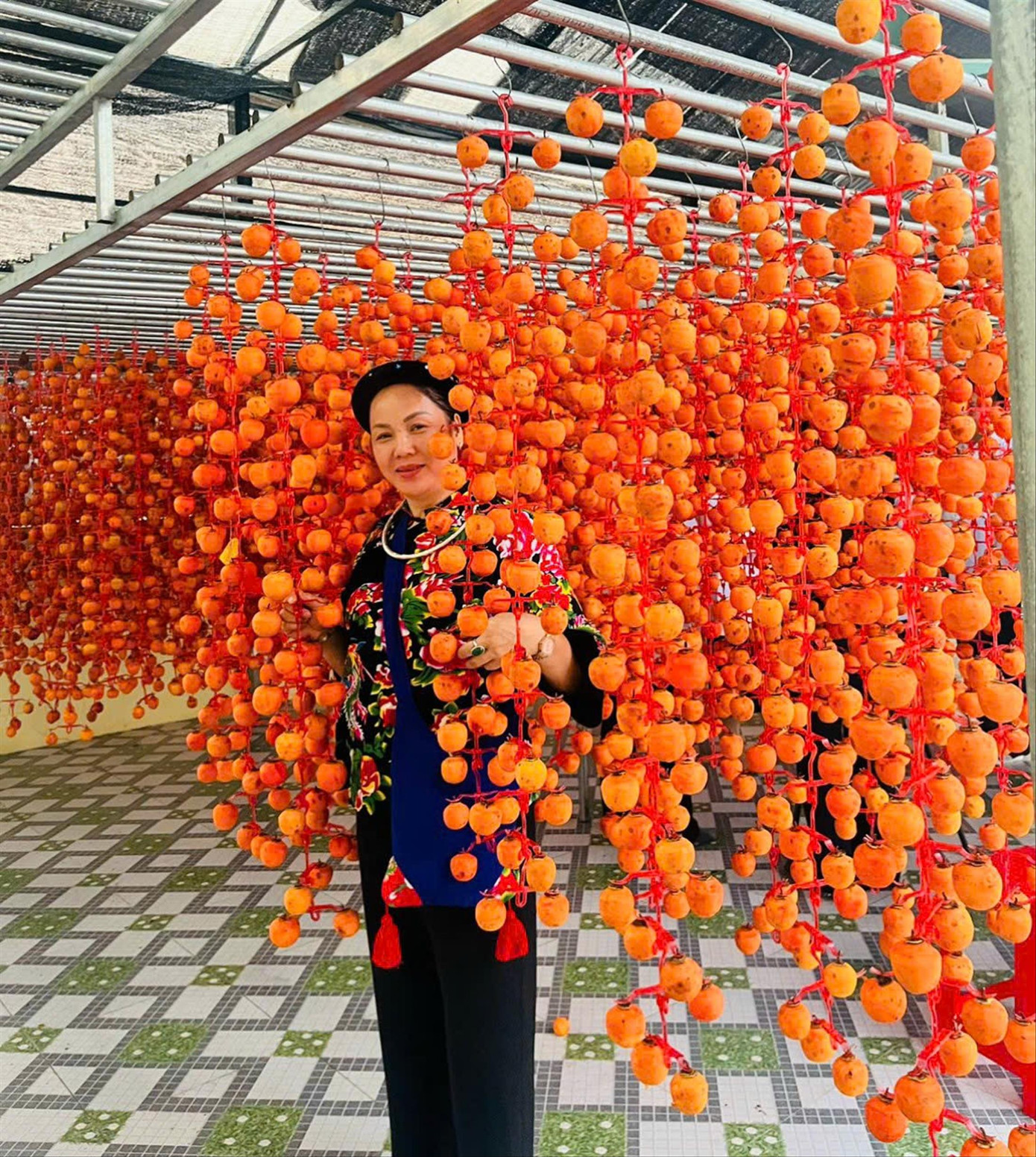 Sản phẩm hồng vành khuyên treo gió. Ảnh: Duy Chiến