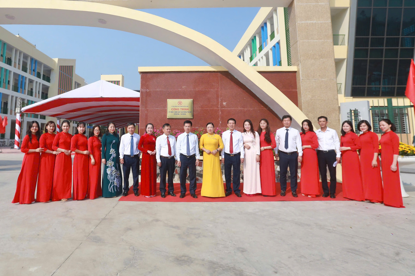 Nhiều trường học, công trình dân sinh quan trọng được hoàn thành và gắn biển dịp Kỷ niệm 70 năm Giải phóng Thủ đô