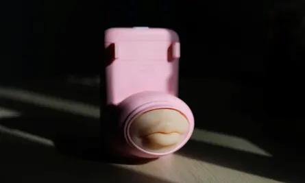 “Máy hôn” giúp kết nối các cặp đôi yêu xa với nhau