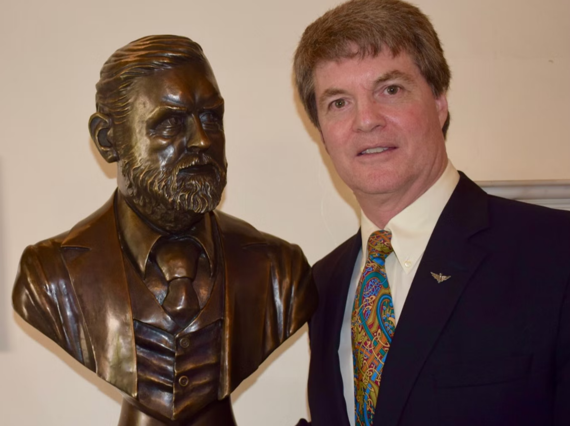 Ông Dacre Stoker - cháu của nhà văn Bram Stoker Ông Dacre Stoker - cháu của nhà văn Bram Stoker