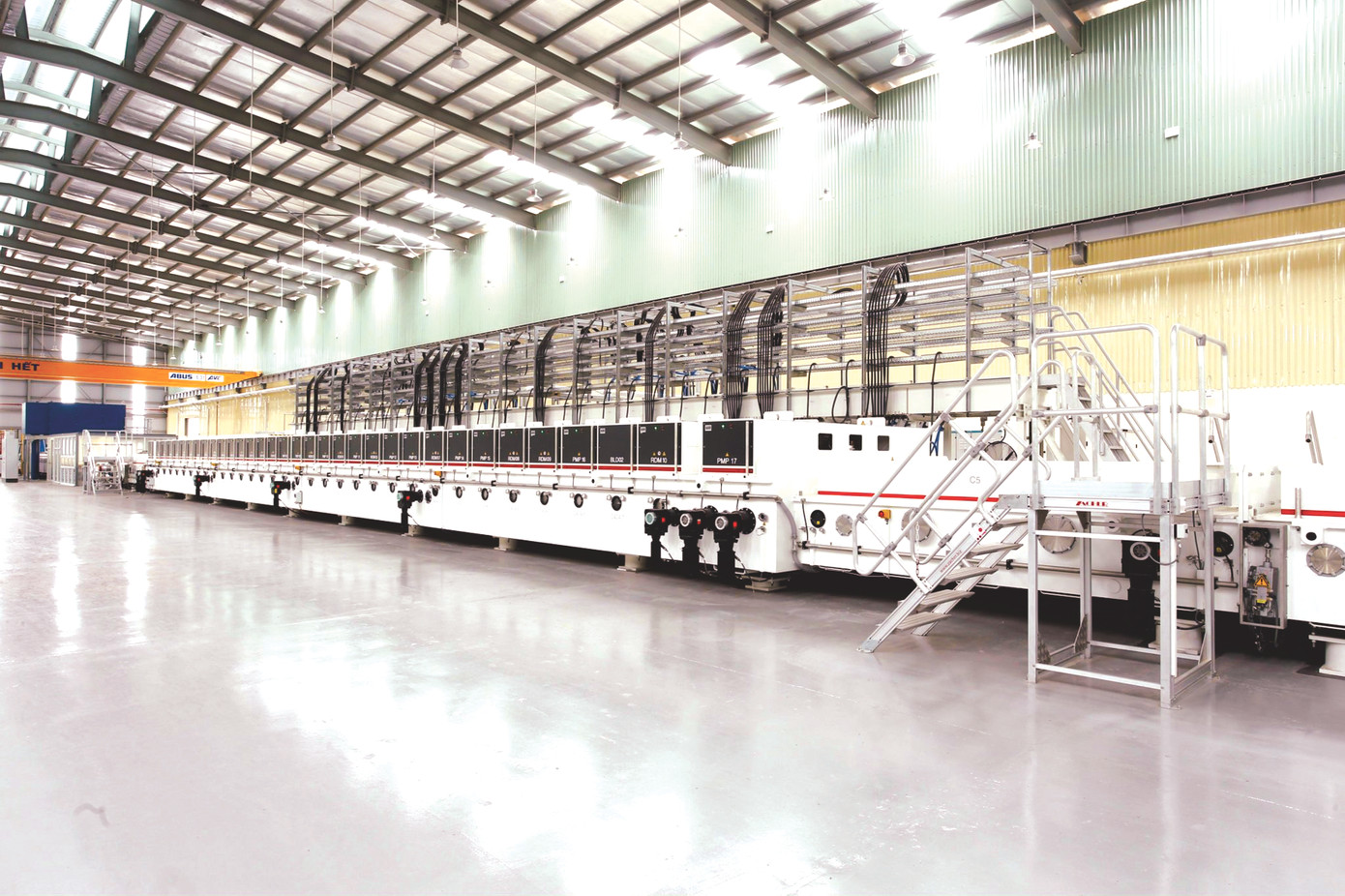 Dây chuyền kính tiết kiệm năng lượng của Viglacera chinh phục xu hướng Net Zero