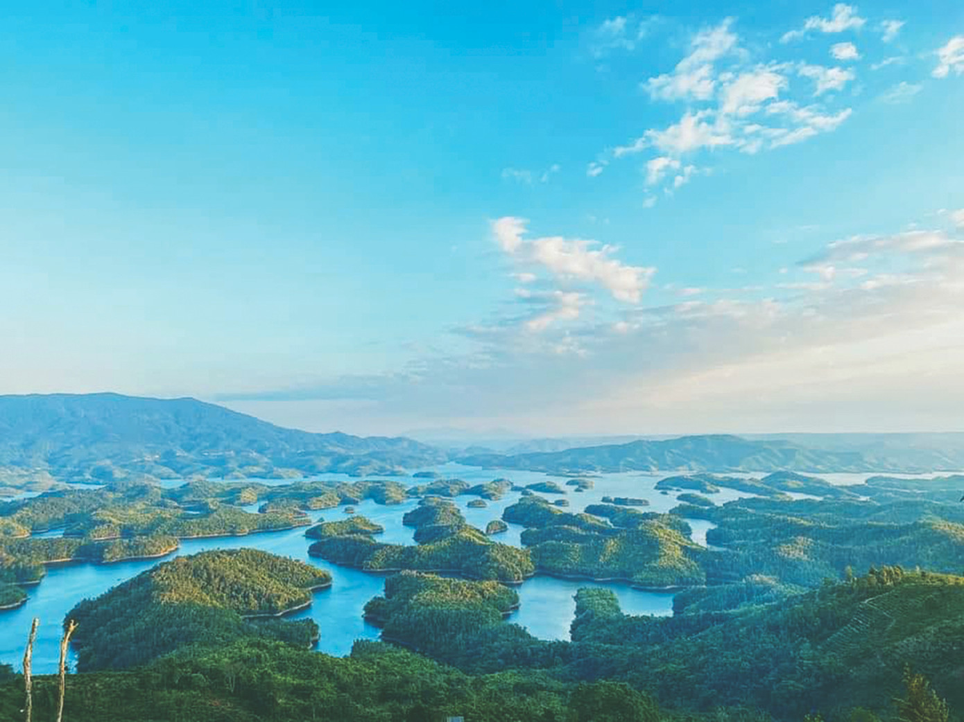 Hồ Tà Đùng đẹp như một bức tranh sơn thủy hữu tình