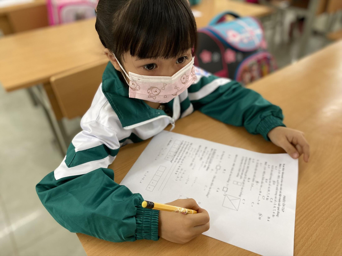 Cố gắng chỉ có lớp học trực tuyến, chứ không có trường học trực tuyến. Ảnh: Quỳnh Anh Cố gắng chỉ có lớp học trực tuyến, chứ không có trường học trực tuyến. Ảnh: Quỳnh Anh