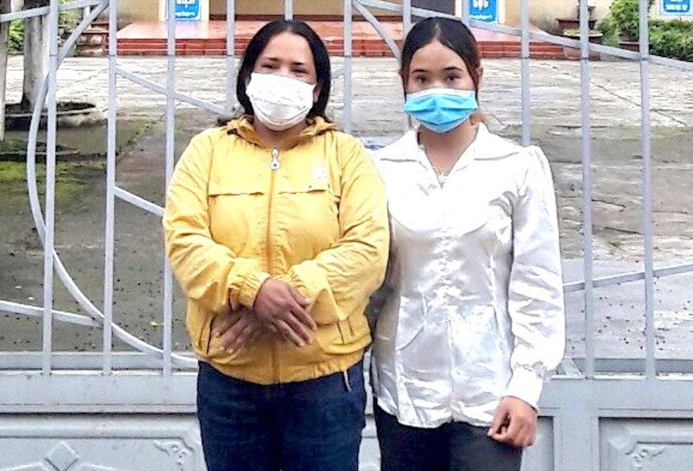 Thí sinh Rơ Châm Thi cùng dẫn mẹ đi thi Thí sinh Rơ Châm Thi cùng dẫn mẹ đi thi