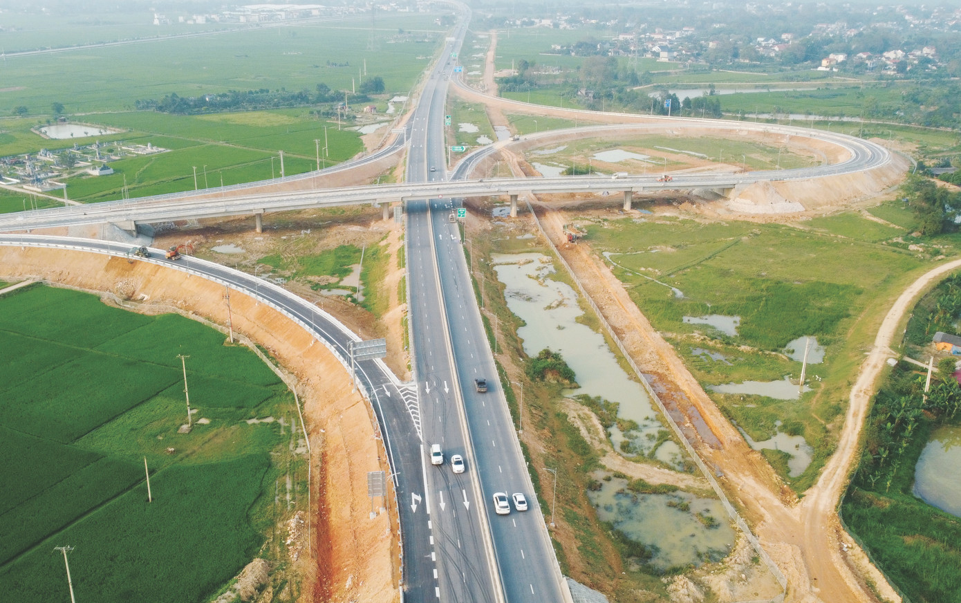 Bộ GTVT quyết tâm năm 2025 hoàn thành 3.000 km theo mục tiêu của Chính phủ. Ảnh: T.Đảng