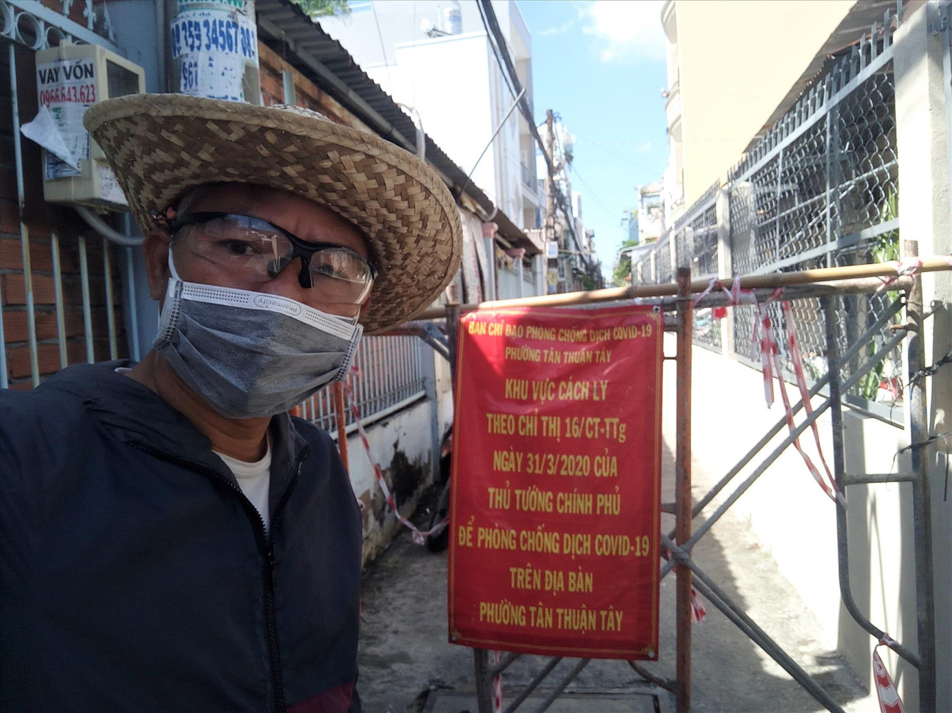 Chốt phong tỏa trong hẻm 88 được dựng lên ngay sau khi phát hiện nơi đây có nhiều ca F0. Ảnh: Ðại Dương Chốt phong tỏa trong hẻm 88 được dựng lên ngay sau khi phát hiện nơi đây có nhiều ca F0. Ảnh: Ðại Dương