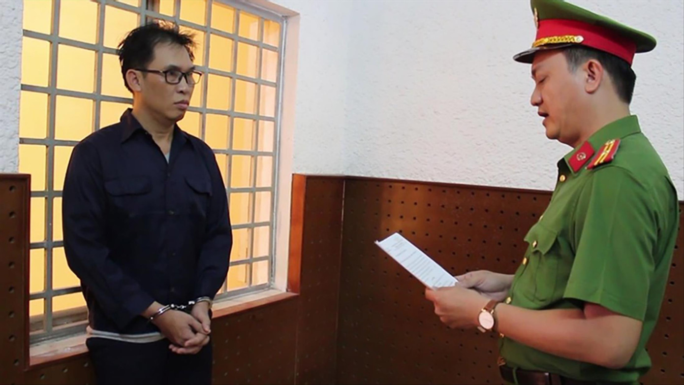 Công an tống đạt quyết định khởi tố bị can đối với ông Đinh Trường Chinh