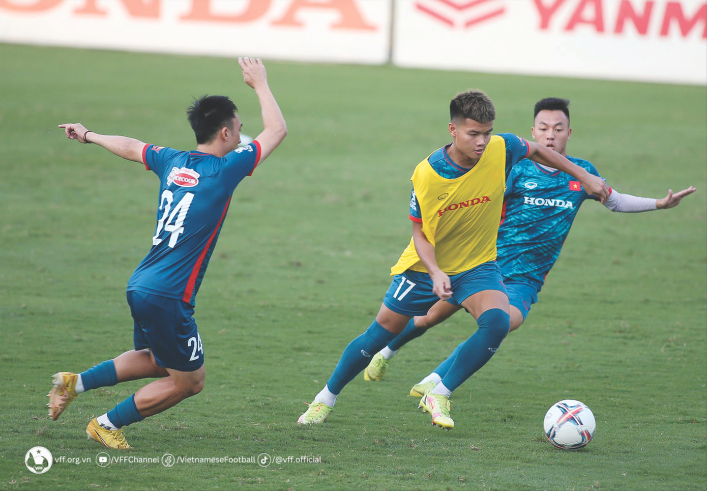 Văn Tùng trong buổi tập của ĐT Việt Nam. Ảnh: Anh Đoàn Văn Tùng trong buổi tập của ĐT Việt Nam. Ảnh: Anh Đoàn