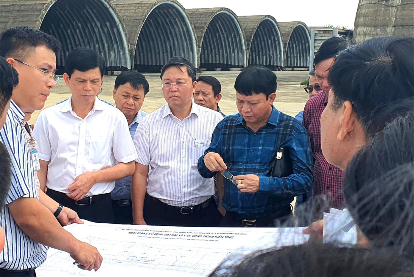 Ðoàn công tác của Bộ GTVT cùng lãnh đạo tỉnh Quảng Nam khảo sát hiện trường sân bay Chu Lai Ðoàn công tác của Bộ GTVT cùng lãnh đạo tỉnh Quảng Nam khảo sát hiện trường sân bay Chu Lai