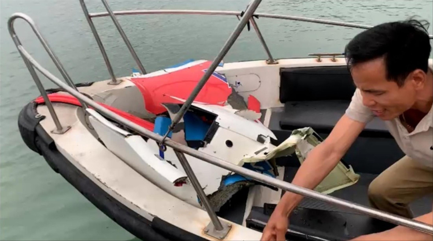 Anh Dân đến hiện trường chỉ sau 5 phút sau khi máy bay gặp nạn. Ảnh cắt từ clip