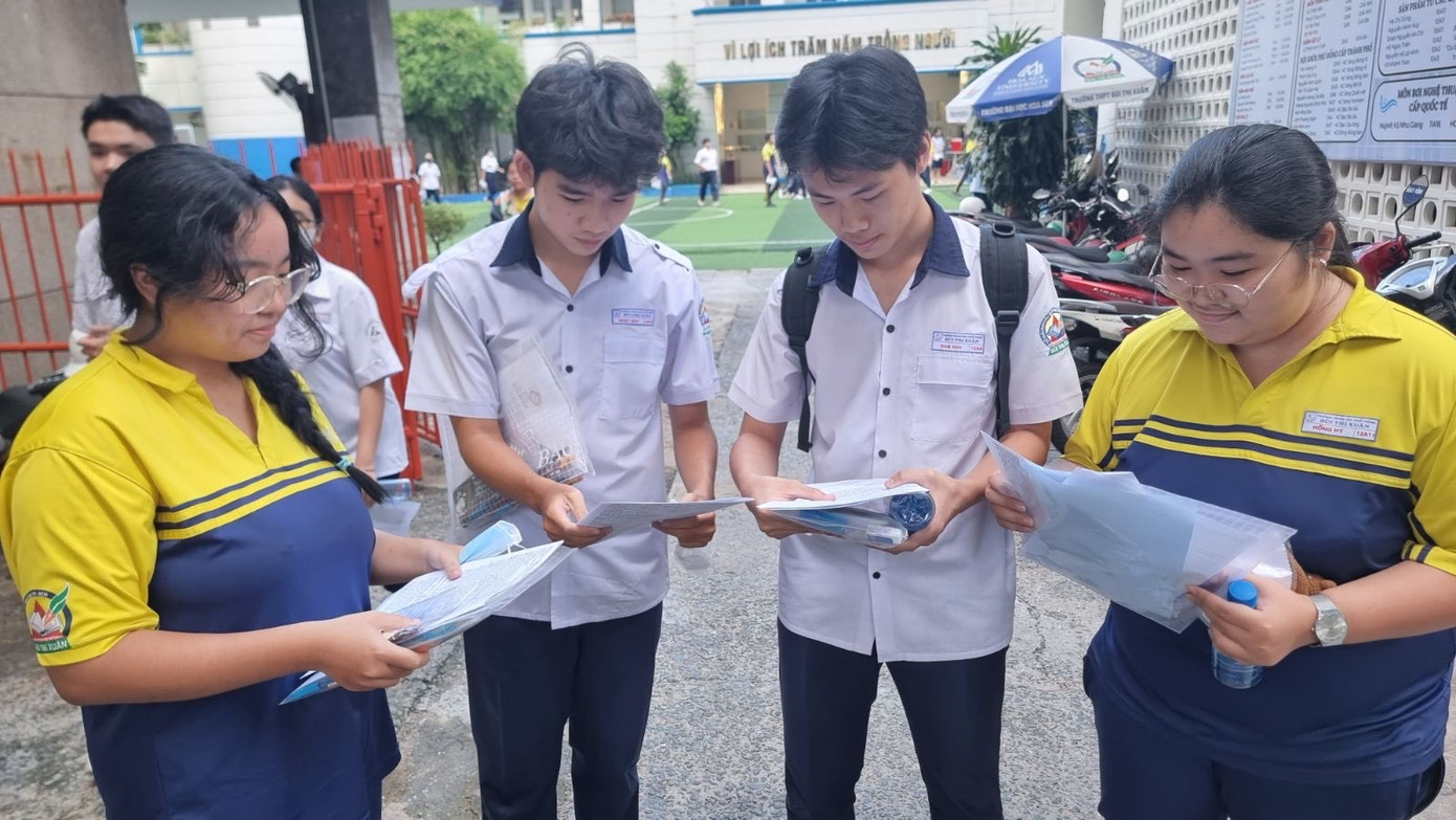 Thí sinh tại TPHCM tham dự kỳ thi tốt nghiệp THPT 2024. Ảnh: Nguyễn Dũng