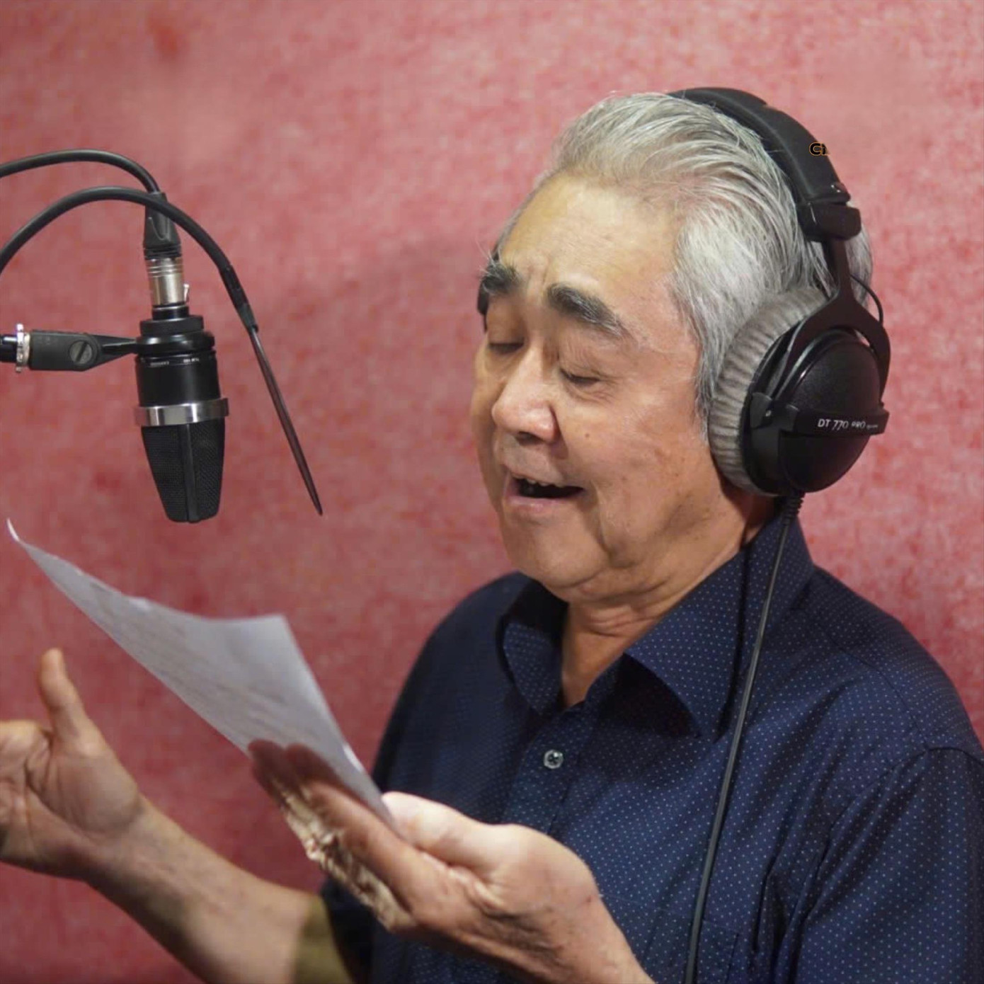 NSND Quang Thọ thể hiện ca khúc chủ đề trong phim Dế Mèn